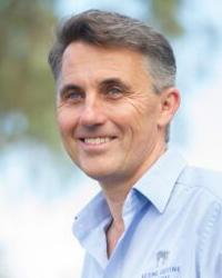 Dr Angus  Adkins Avenel Equine Hospital Avenel